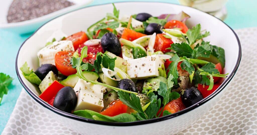 How to Pick the Right Dressing for Your Salad